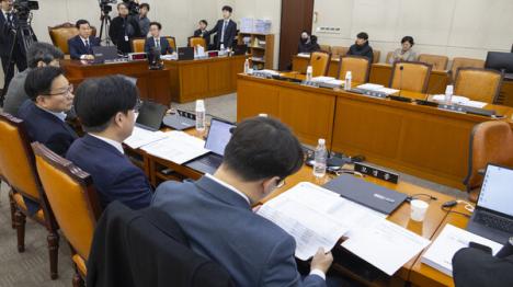 [개헌 길 열리나? 국민투표법 개정안 행안위 통과]기사 의 대표 이미지